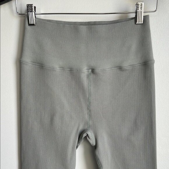 Spiritual Gangster Love Sculpt Seamless 7/8 Ruffle Legging - M/L - Picture 5 of 12